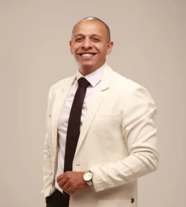 دكتور محمد النجار بدلة بيضاء
